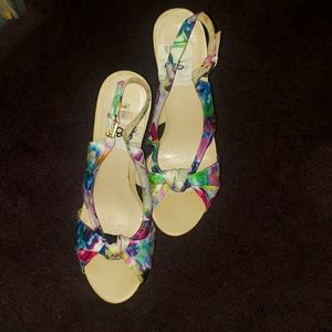 Guess fabric Wedges sz 8.5 multi colored